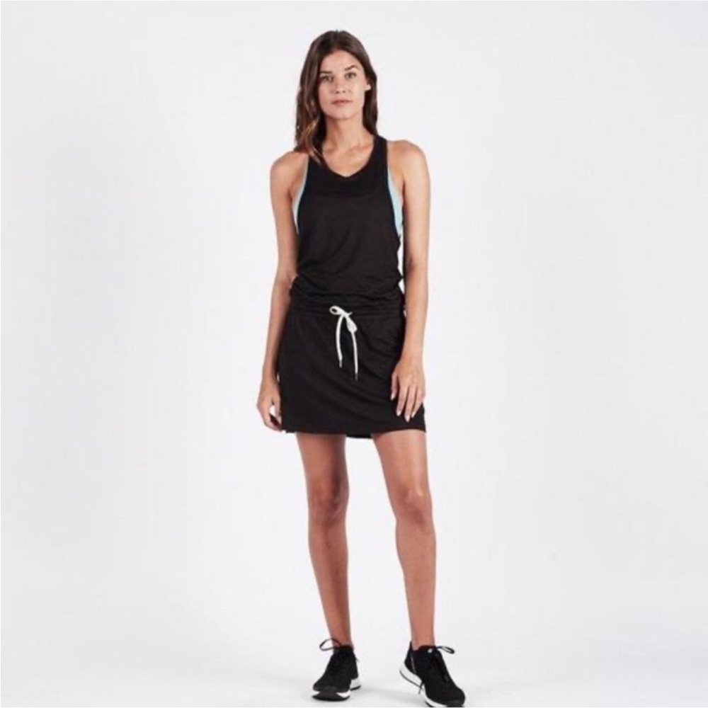 Vuori Bundle Sol Tank Dress & Vuori Daily Crop Tank Bundle